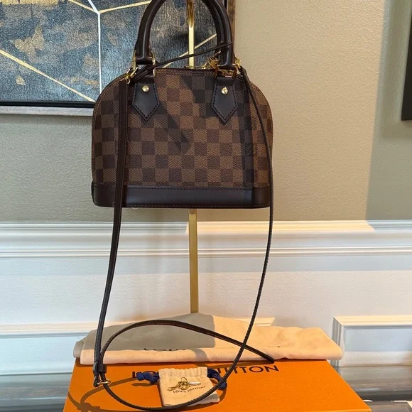 Louis Vuitton Alma BB in Damier Ebene Canvas Authentic (few months old) - Picture 4 of 17